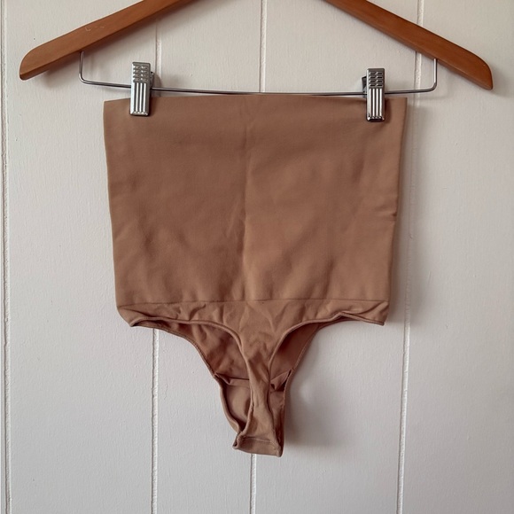 SKIMS 2X Core Control Thong - Clay - Picture 4 of 5